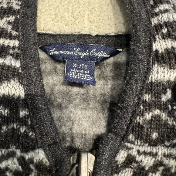 American Eagle Knit Black & White Aztec
Print Zip Up hoodie - Picture 4 of 9